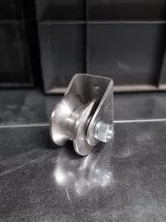 Ролик метал. d 65мм под трубу d.3/4"(d 25мм) на платформе Р3612