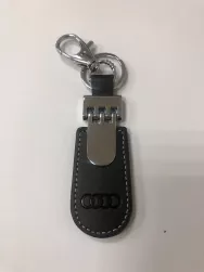 Брелок KL425 (кожа) черный с эмблемой "AUDI"