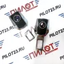 Заглушка для ремня безопасности кожа замок KL504 с логотипом AUDI (2шт.)